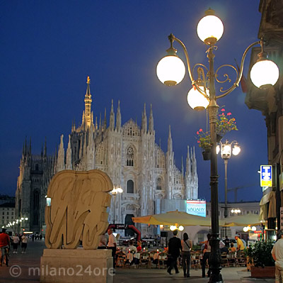 Milan TraMilano hop on hop off by tram tour to the beautiful landmarks